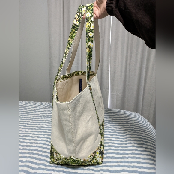 BAGGU Large Canvas Daisy Tote Bag - Picture 7 of 7